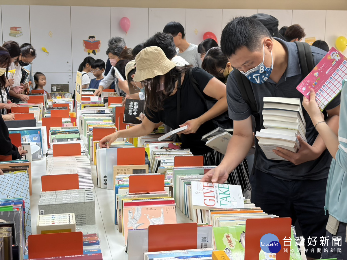 慶祝父親節         桃園好書交換提前登場