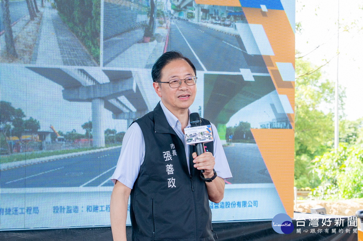 桃園市長善政於「市民友善無礙人行示範道路工程竣工視察暨揭牌典禮」中致詞。<br />
