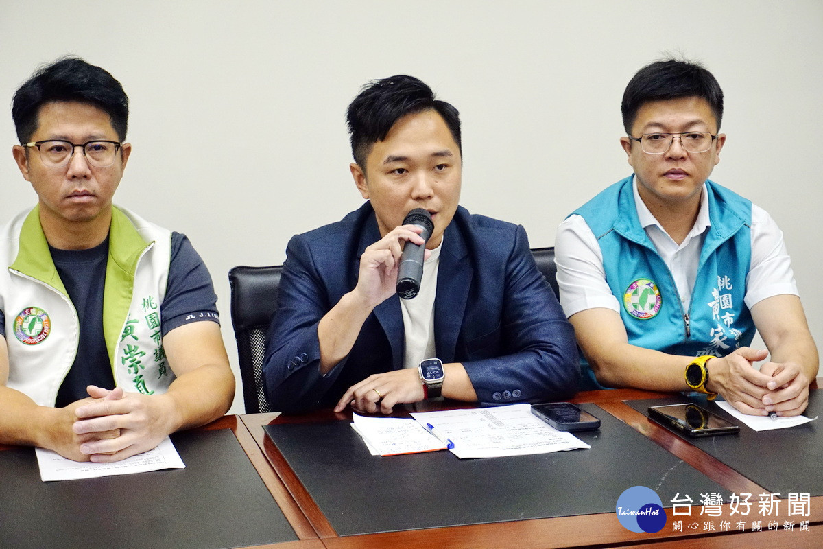 桃議會民進黨團總召許家睿要求將廠商移送司法機關偵辦,維護市府公信力。<br />