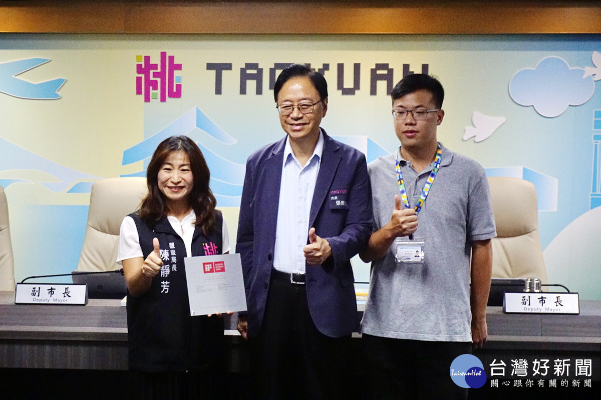 桃園市長張善政與觀旅局長陳靜芳及115年桃園萬聖城承辦人員合影。