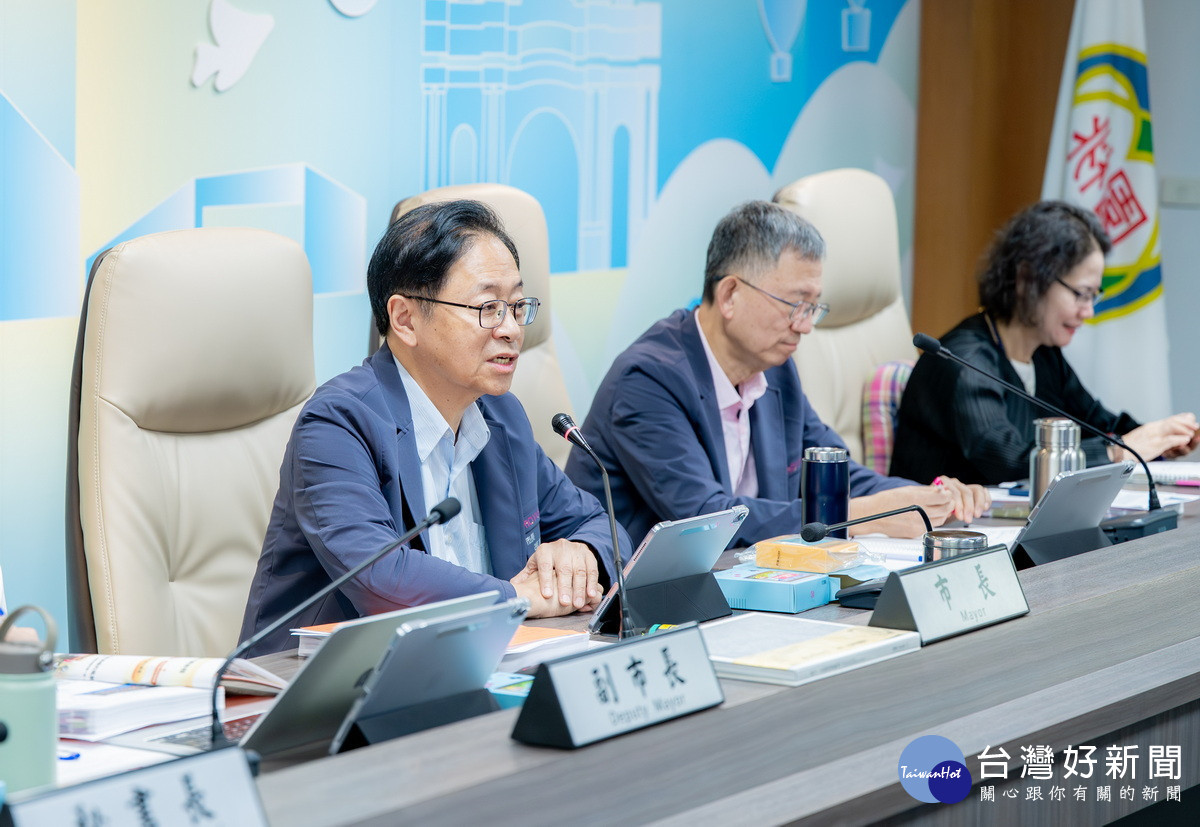 桃園市長張善政聽取專案報告後進行裁示。
