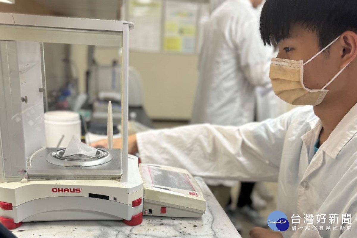 從指尖把脈到AI解碼　長庚大學醫學院培育善用智慧醫療中西醫跨域醫師