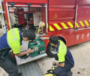 消防局進行防災整備工作。