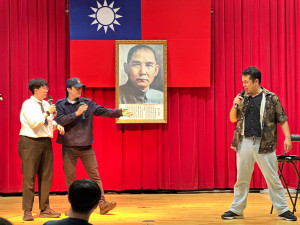 桃園市政府警察局少年警察隊首度舉辦「青春Comedy Night」脫口秀活動。