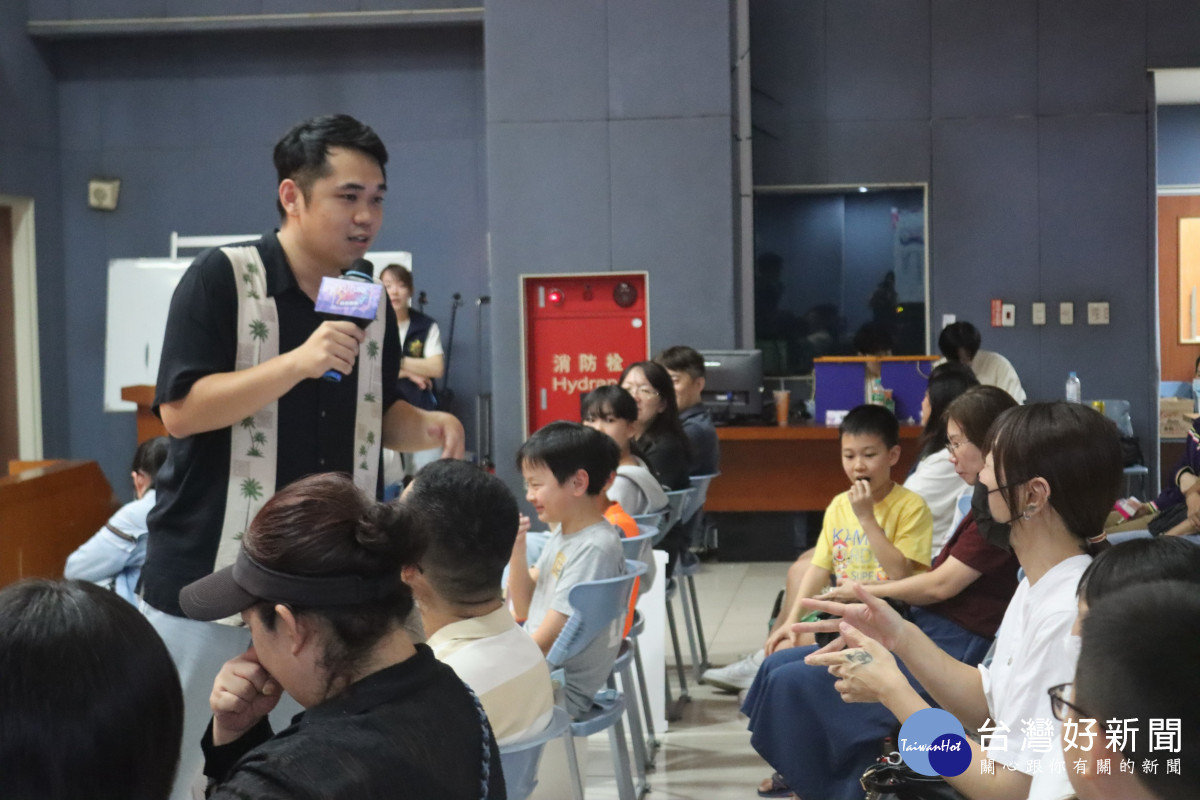 桃園市政府警察局少年警察隊首度舉辦「青春Comedy Night」脫口秀活動。