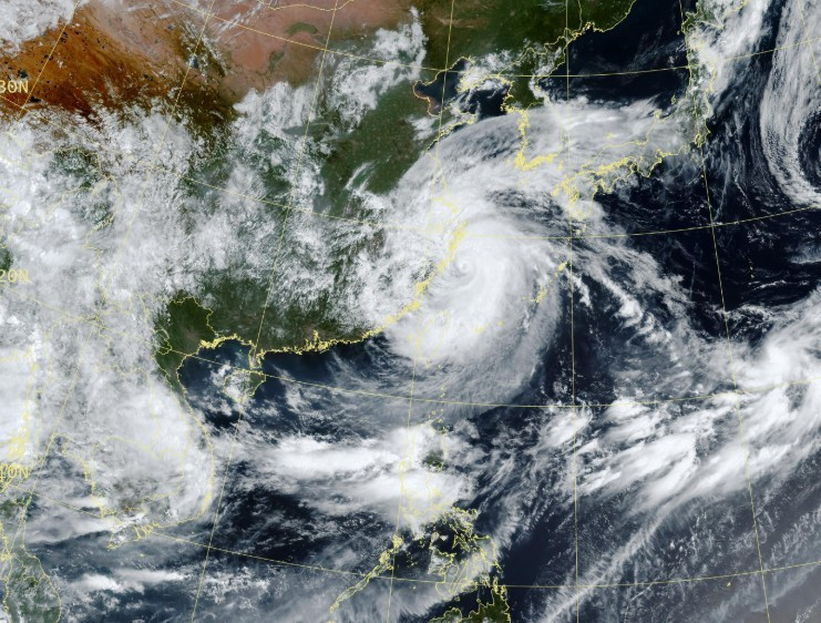中颱白海豚掠過北部海面！螺旋雨帶籠罩北台灣　今晚降雨擴至南部山區