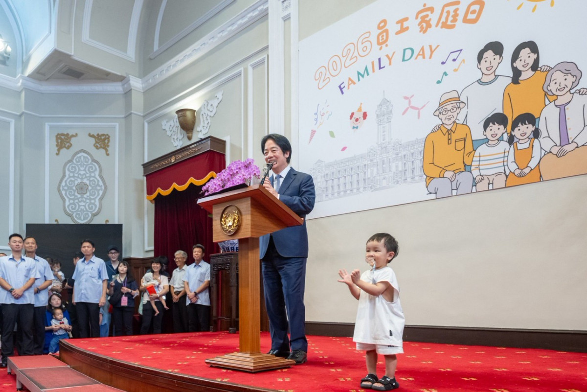 總統自豪，明年18歲以下的小孩，就可以領到每月5,000元的「成長津貼」。（圖／總統府）
