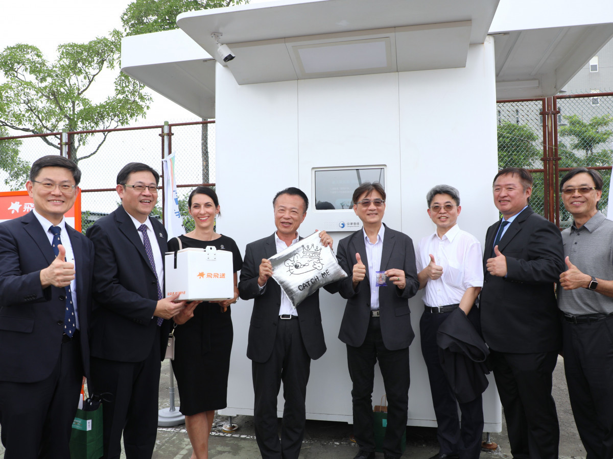中華電信攜手點點全球、財團法人金屬工業研究發展中心、新樂飛無人機、中華系統整合等產業夥伴共同推動「嘉義亞創無人機物流計畫」／嘉義縣府提供