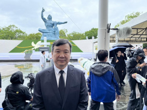 我駐日代表李逸洋於2025年8月9日，出席長崎市和平紀念儀式及核爆受害者悼念儀式。（圖／資料照片，圖源：翻攝自Facebook帳號Taiwan in Japan台北駐日經濟文化代表處﻿）