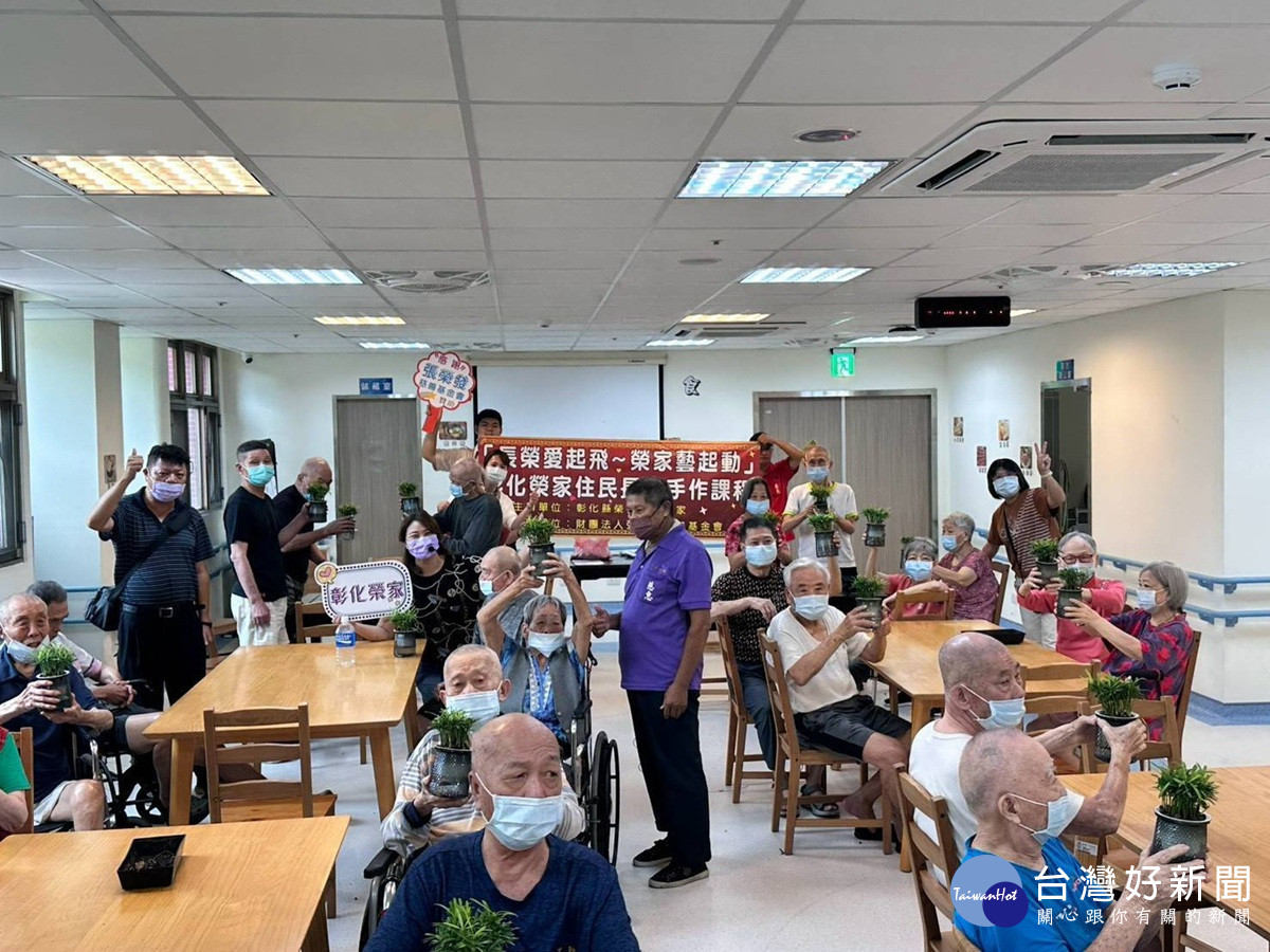 巧手植綠療癒身心　榮家長輩DIY羅漢松水耕盆栽樂享園藝時光