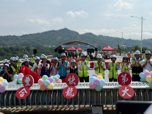 立法院副院長江啟臣出席「東豐快」第三標工程合龍儀式。