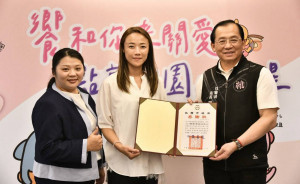 陳寶民局長感謝企業長期善盡社會責任，攜手市府照顧弱勢家庭。