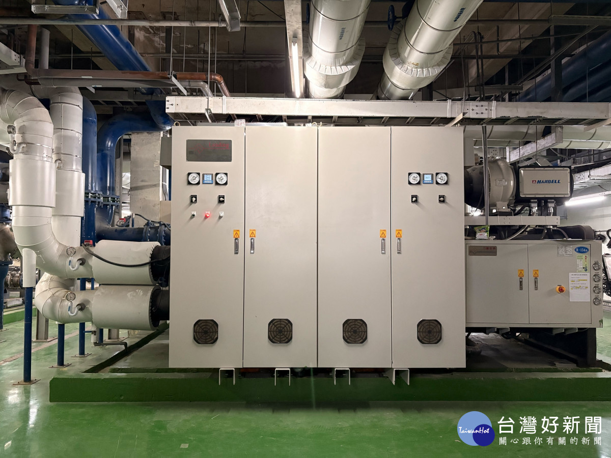 長庚大學導入1000RT 一級能效變頻磁浮式冰水主機,有效提升能源使用效率,兼顧節能減碳與環境永續