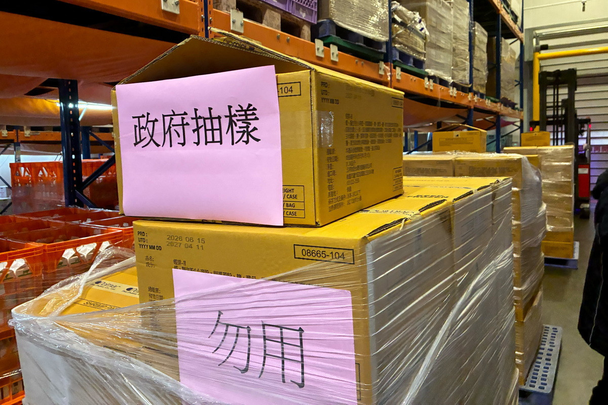 針對進口業者主動通報檢驗異常,桃市府衛生局會同食藥署前往查核,並同步抽驗產品進行確認。<br />