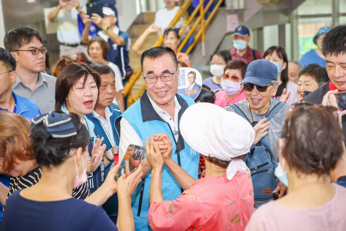 四十六年軍中老長官驚喜現身力挺！　李四川出席新店烏來川友會凝聚逾五十位里長支持