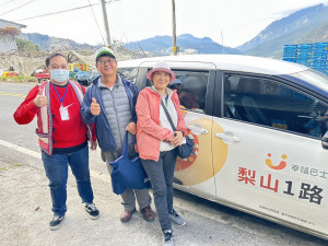 梨山幸福巴士提供在地民眾服務外，也可供外地民眾旅遊搭乘