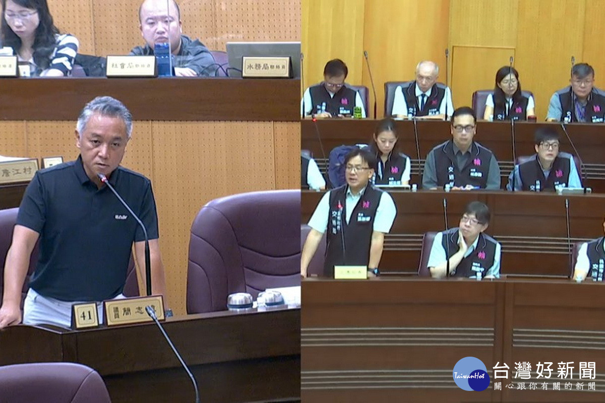 力促交通改革,桃園市議員簡志偉質詢市府交通局長張新福。