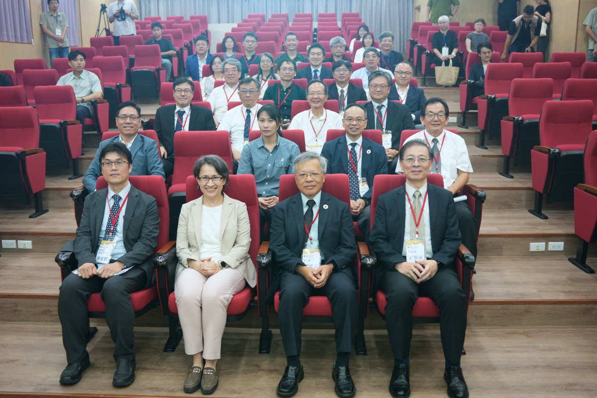 蕭美琴副總統參訪中央大學,與校方就太空科技與防災韌性進行交流。<br />
<br />