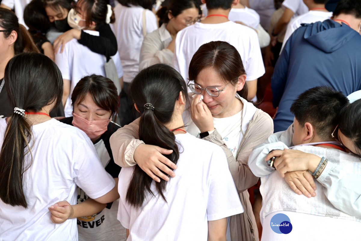 桃園大廟景福宮舉辦2026成年禮 近300位學子循古禮歡喜轉大人
