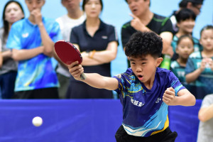 小選手們面對來球全神貫注、積極應戰，充分展現基層桌球扎根成果。