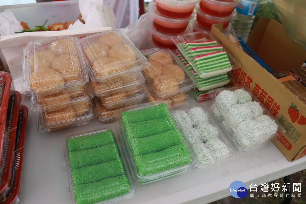 現場有異國美食。(記者扶小萍攝)