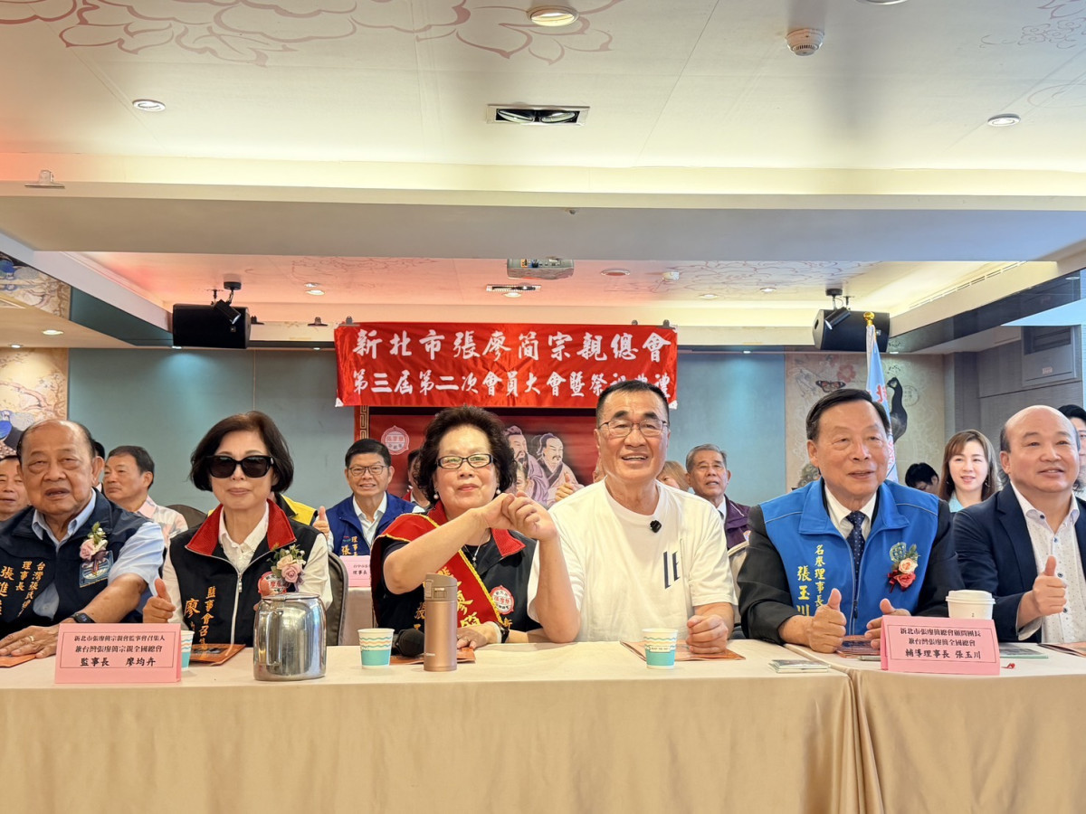 祭祖大典宛如粉絲見面會！　李四川出席張廖簡宗親會獲全場高昂力挺