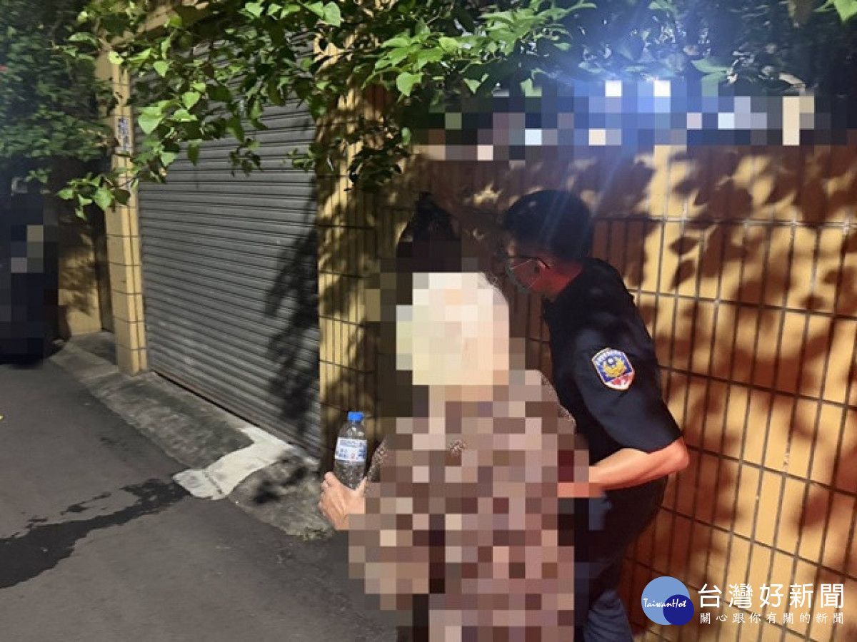 雨後外出散步消暑迷途釀驚魂　警貼心護送婦人返家