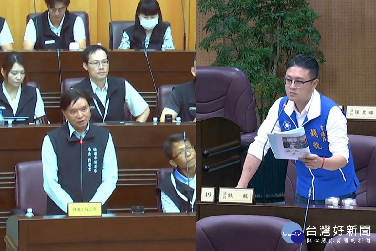 桃園市議員錢龍質詢市府捷工局長劉慶豐。<br />