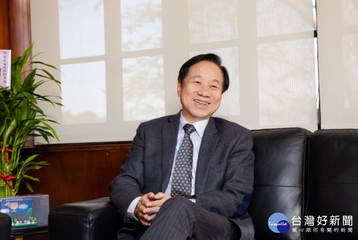 東海近年將AI視為大學轉型的重要引擎,張國恩校長積極打造「AI原生大學」,從AI原生教育、研究、治理、校園及人才等面向重新思考大學定位。(圖/東海大學)