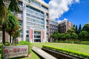 長庚大學115學年滿招四連霸-長庚大學將「跨域」落實到制度，從優異的研究能量出發，進而帶動亮眼的招生表現與國際排名。(圖/長庚大學)