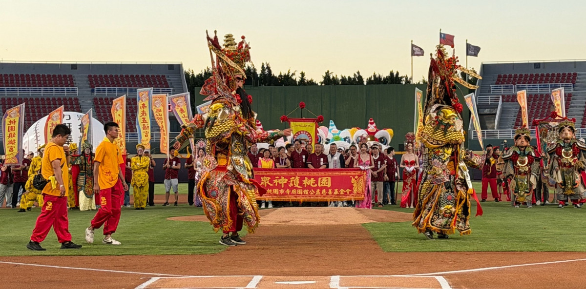 桃園串聯28家宮廟　陪120位孩子共享溫暖棒球夜