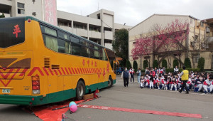 桃園市政府警察局交通警察大隊全力推廣「防衛駕駛」觀念，期盼提升青年族群的安全防護意識。