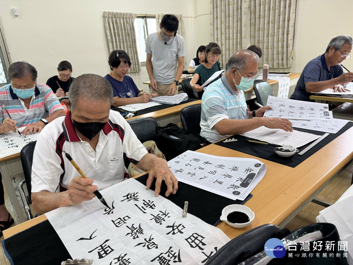 大甲長青學苑日南分苑第22屆下學期開學　長者開心返校續寫樂學生活