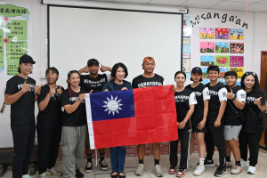 巴拉雅拜龍舟隊前進釜山　饒慶鈴致贈加菜金勉旗開得勝凱旋歸