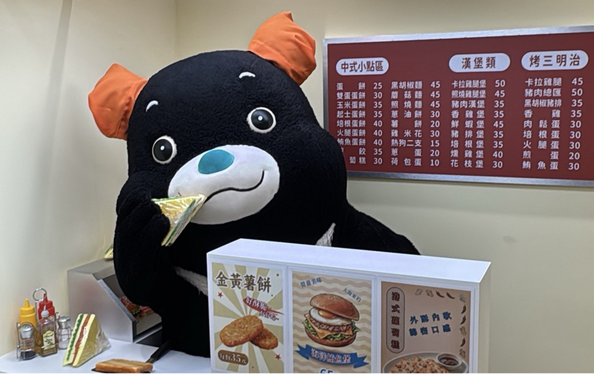台味早餐與雙層觀巴變身打卡焦點！　西門町遊客中心免費特色拍貼機升級登場