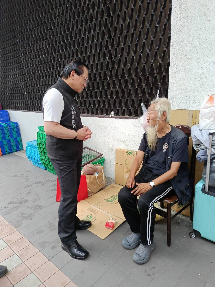 社會局除持續透過街友外展服務,主動掌握其需求,也將加強高溫期間的巡訪頻率。<br />
<br />