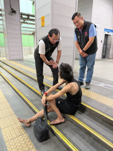 社會局啟動高溫關懷機制，社會局陳寶民局長率隊前往街友常聚及露宿地點進行關懷訪視。