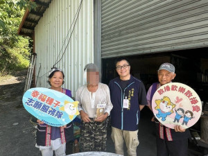 一針一線縫進祝福　臺東海岸線社福中心攜志工致敬「父兼母職」爸爸