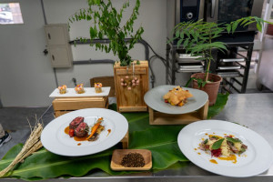 運用台灣在地食材與原生香料製作的四道創意料理。(圖/修平科技大學)