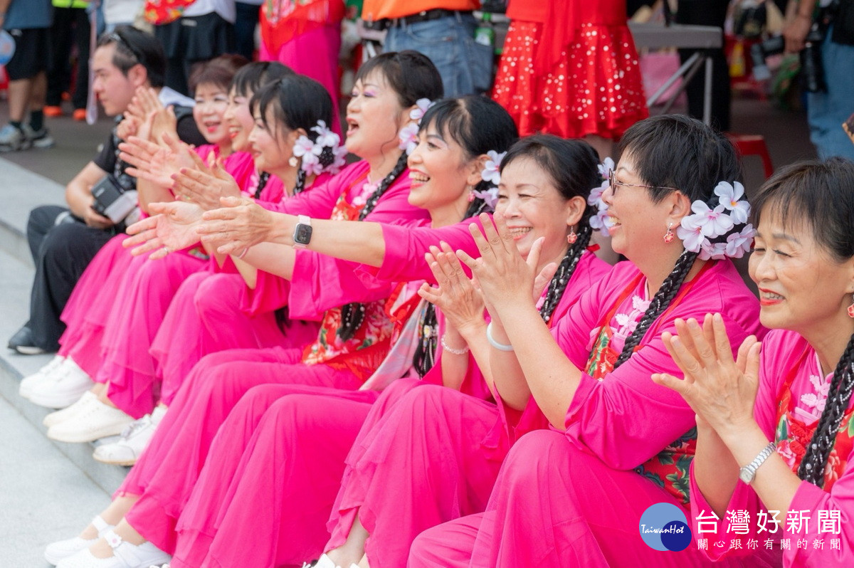 「2026桃園客家義民祭 祭祀大典」中,鄉親參與踩街、挑擔等傳統活動。<br />
