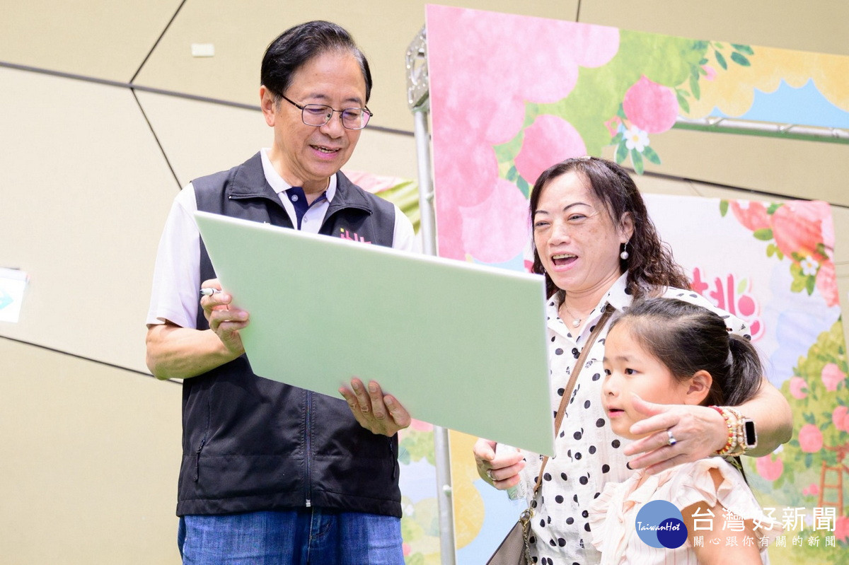 桃園市長張善政出席『祖孫樂淘桃』祖父母節慶祝活動。<br />

