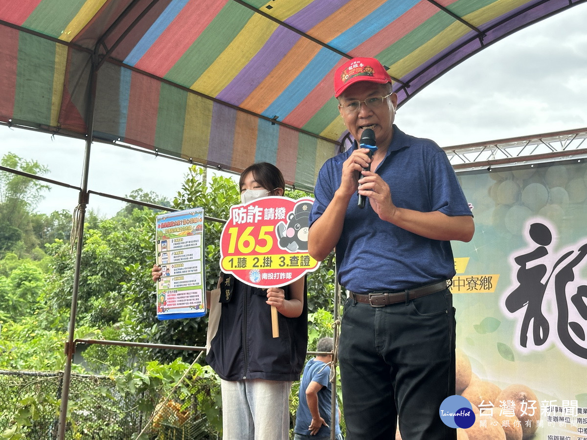 陳副分局長宣導請大家勿 受騙。（記者扶小萍攝）