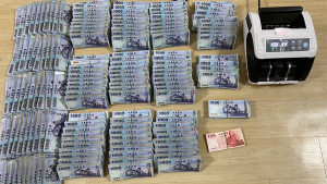 刑事局聯手5縣市警力查破博弈洗錢案，查扣1688萬元現金、手機等贓證物。圖：刑事局 提供