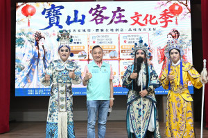結合客庄文化活動，透過熟悉的廟埕、戲曲與傳統文化元素，喚起長輩兒時的生活記憶。