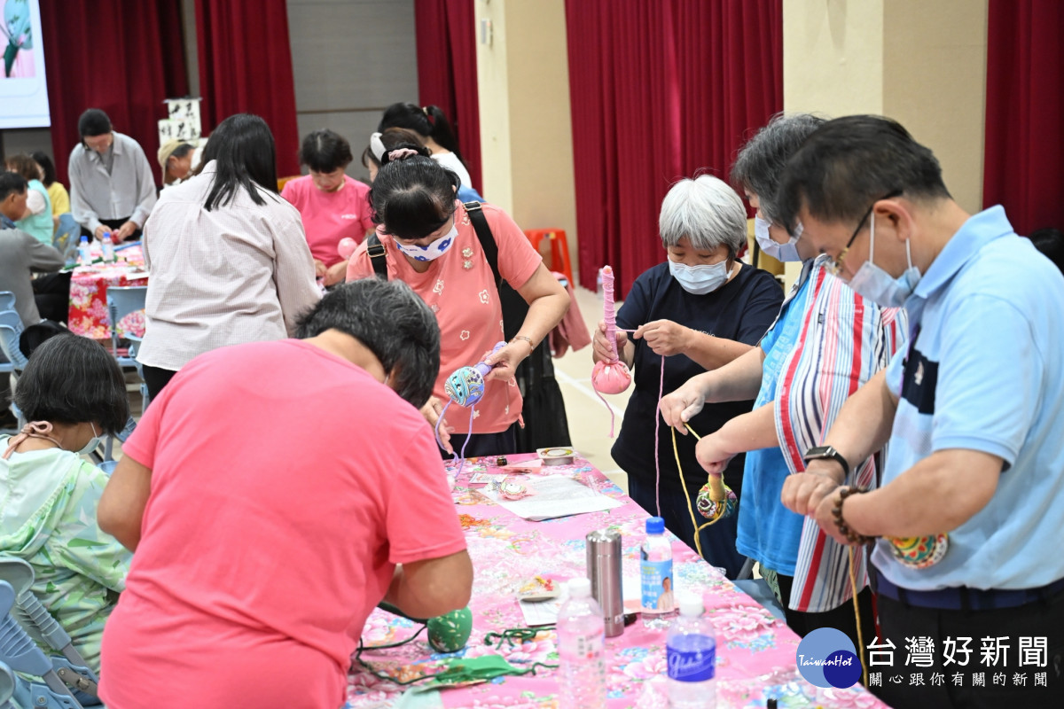 熟悉的手作文化重新回到大家的生活中。