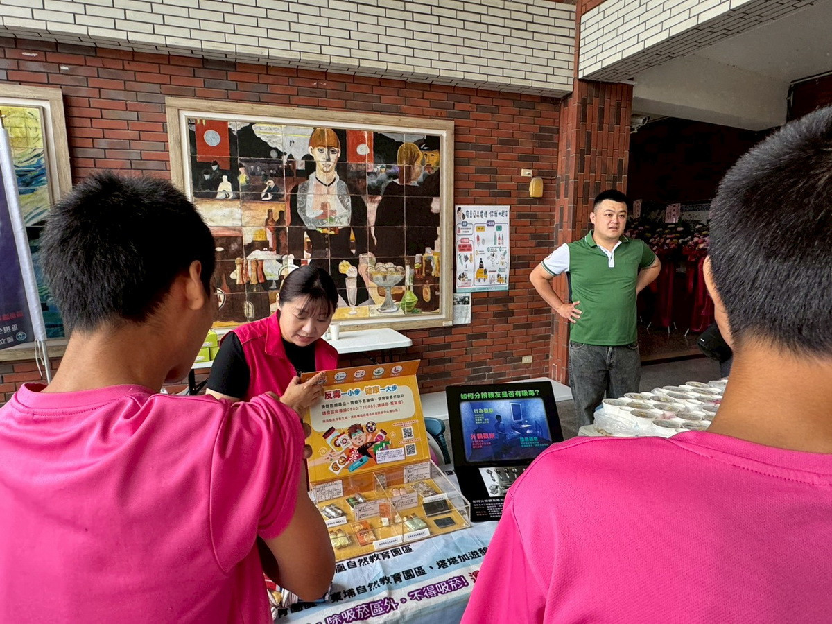 青少年極易受到看似不像毒品的包裝誘惑。(南投衛生局提供)