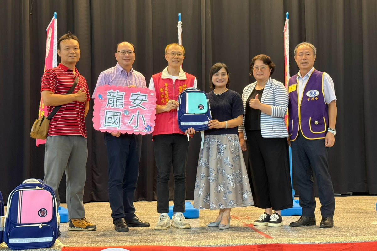 圓夢愛心協會「每月一愛」活動,送出450個新書包陪伴弱勢學童。