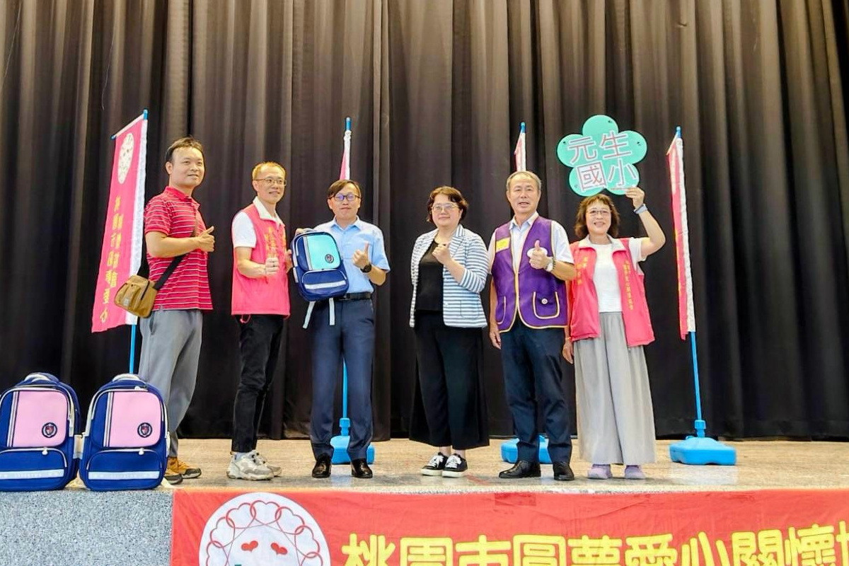 圓夢愛心協會「每月一愛」活動,送出450個新書包陪伴弱勢學童。