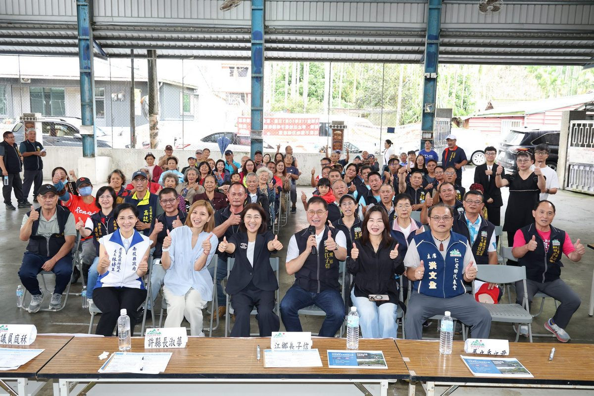 圖說:「仁愛鄉中正運動公園興建工程居民說明會」鄉親們踴躍參與。(縣府提供)<br />
<br />