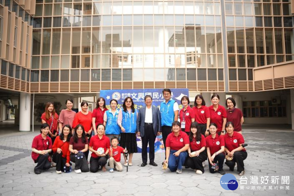 視察文興國小　楊文科肯定施工營造單位完成建設